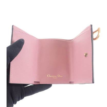 【Christian Dior】サドル コンパクトウォレット 三つ折り財布 S5653CCEH ゴートスキン ラベンダー 【財布】